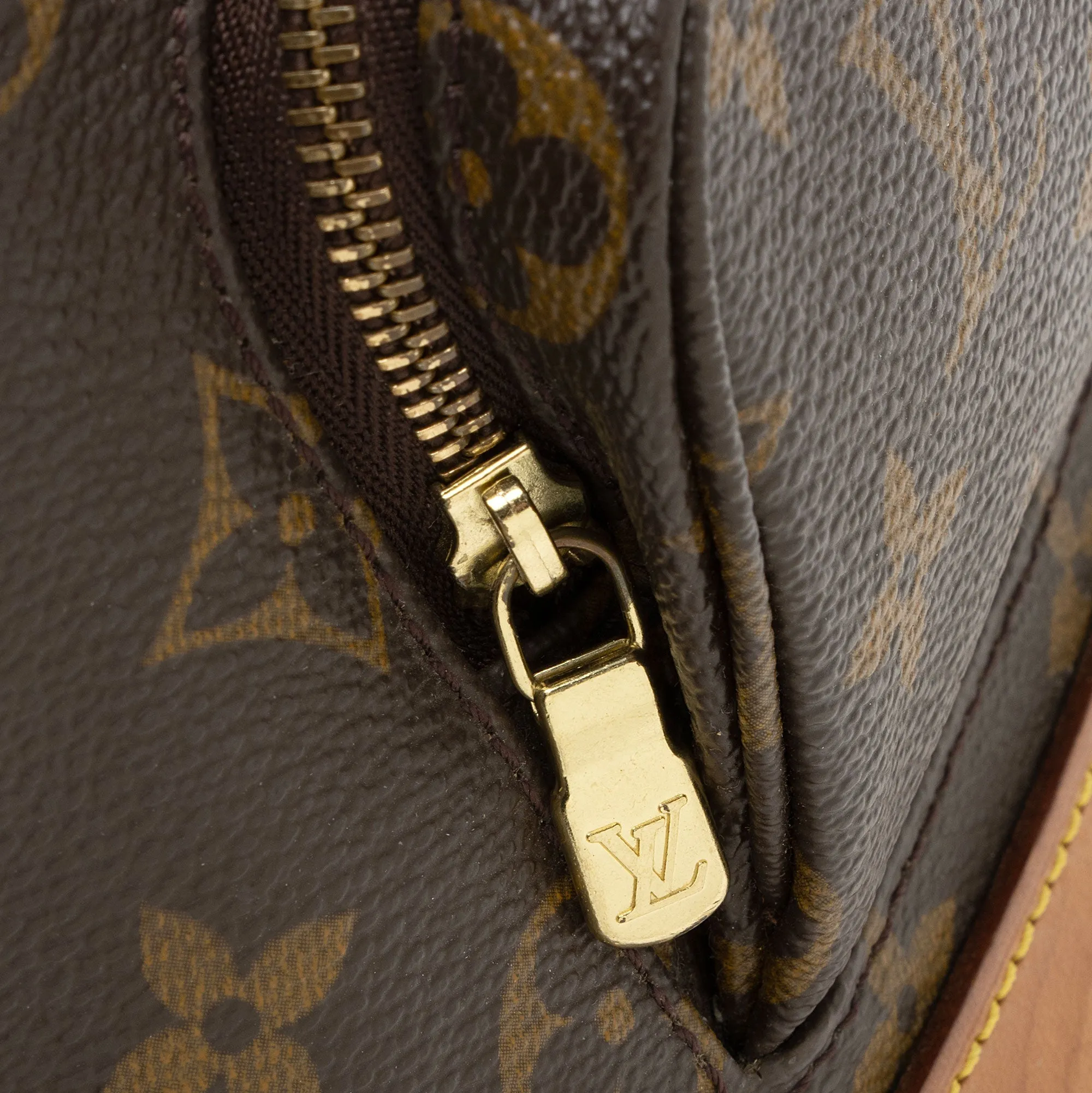 Louis Vuitton Vintage Monogram Canvas Montsouris MM Backpack (SHF-xzN3al)