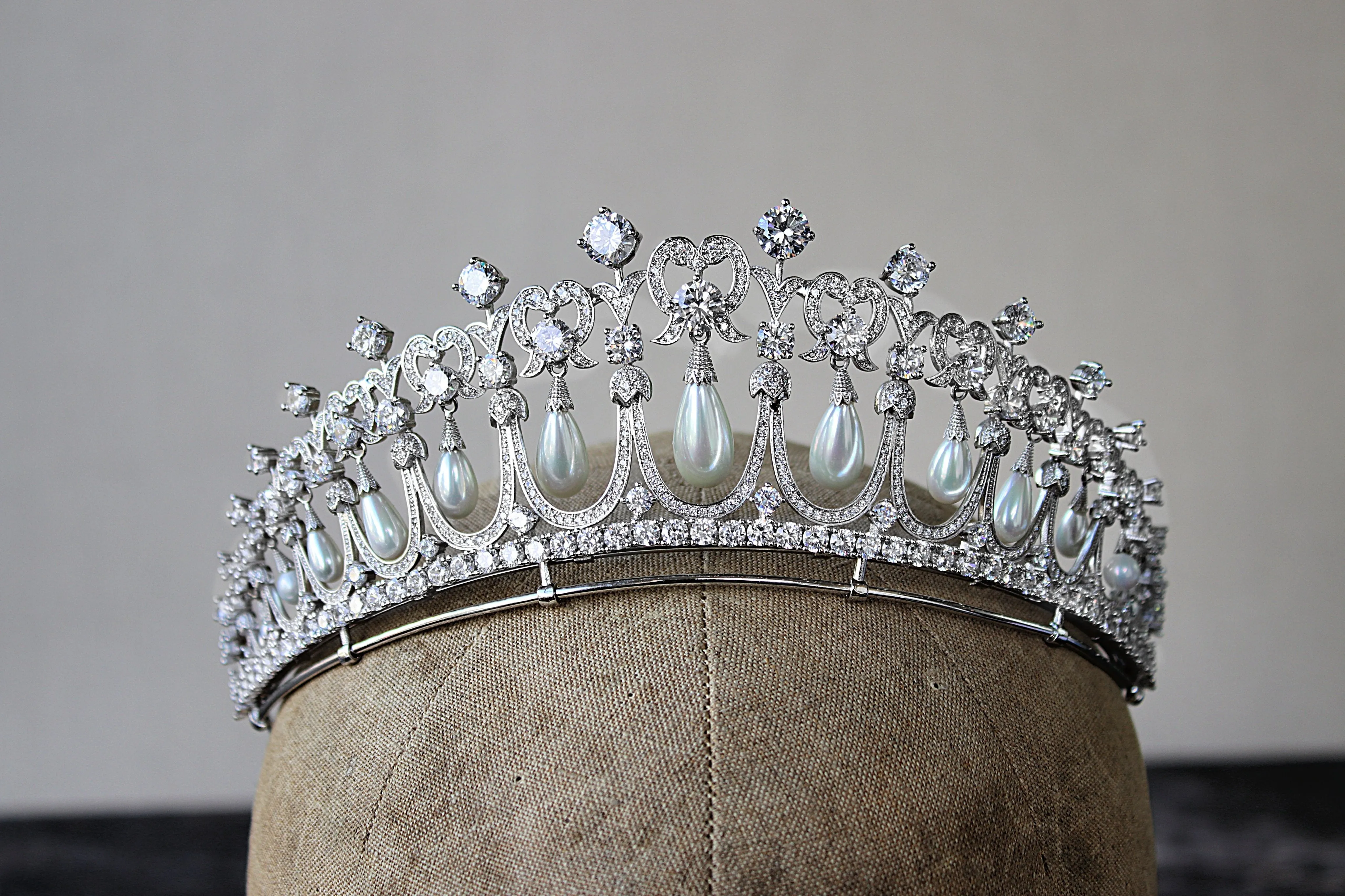 LOVERS KNOT Tiara