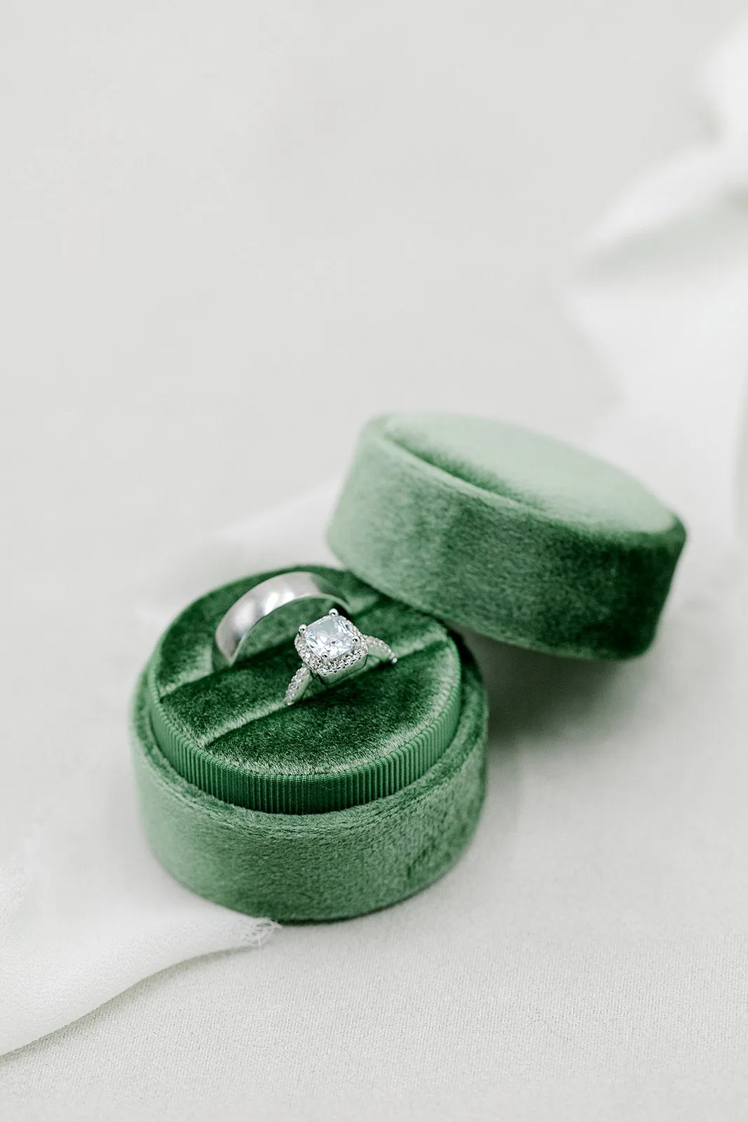 Moss Green Velvet Round Ring Box