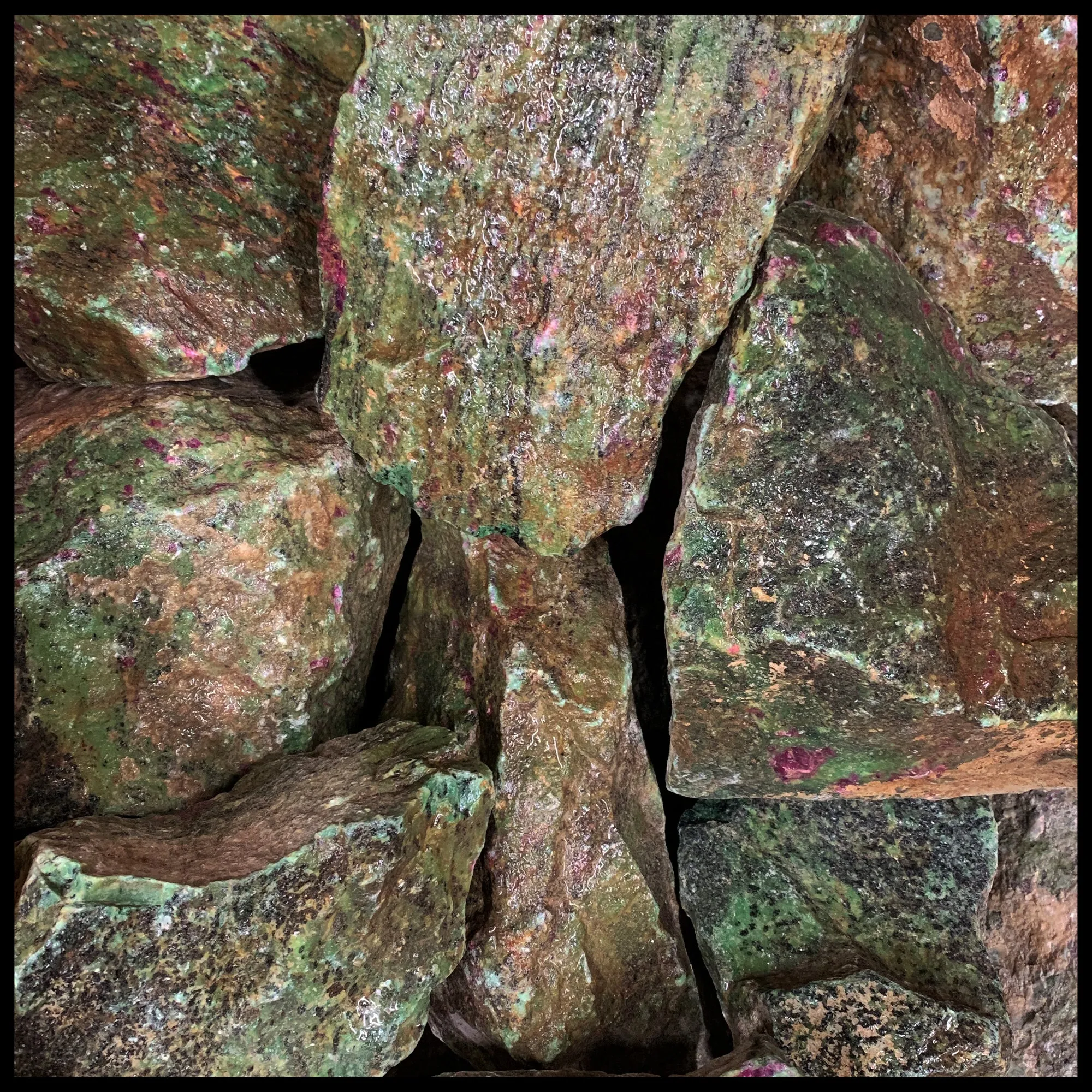 Ruby in Zoisite, Rough Rock, per lb