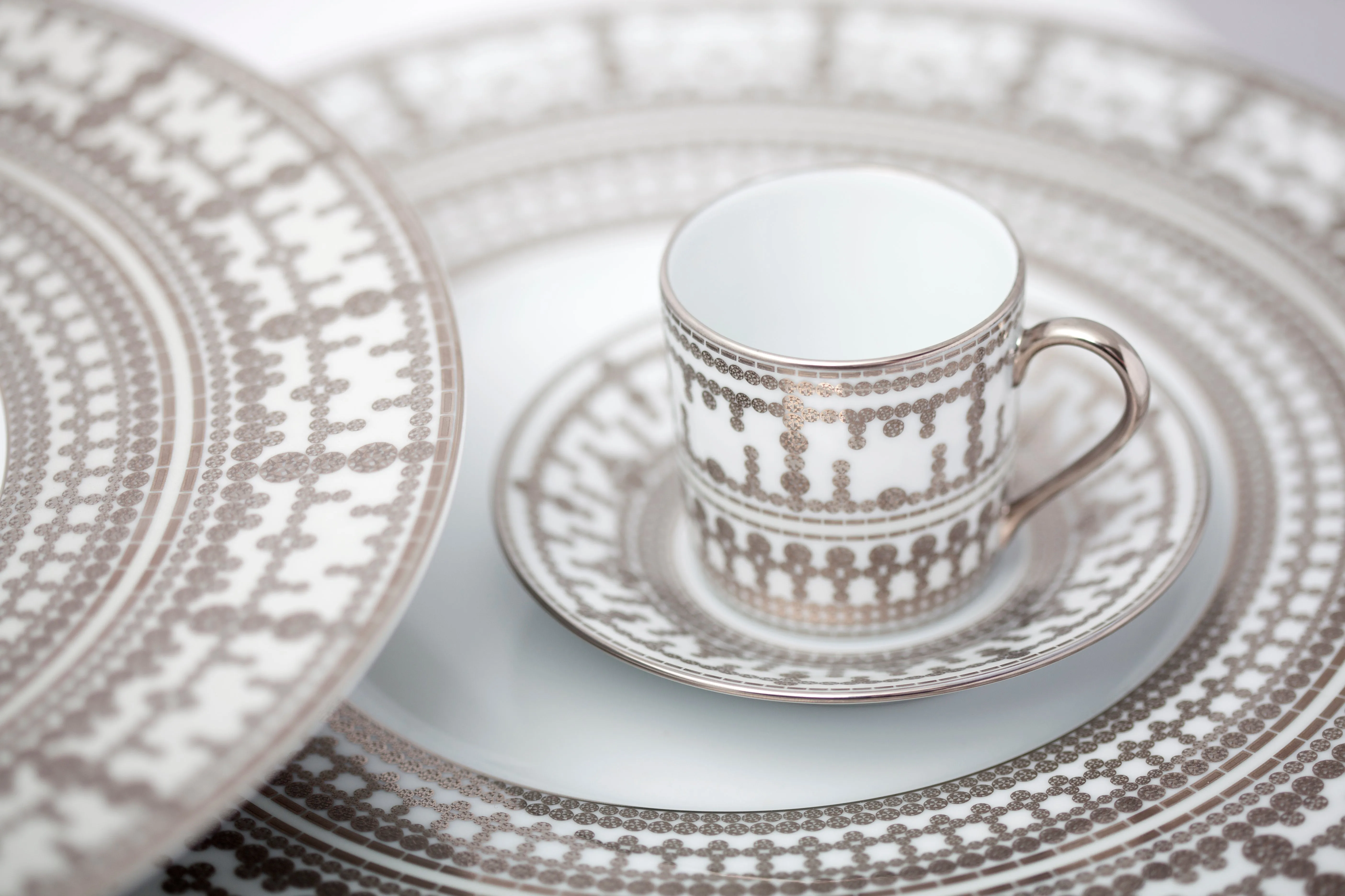 Set of 2 Bread and Butter Plates Tiara white platinum
