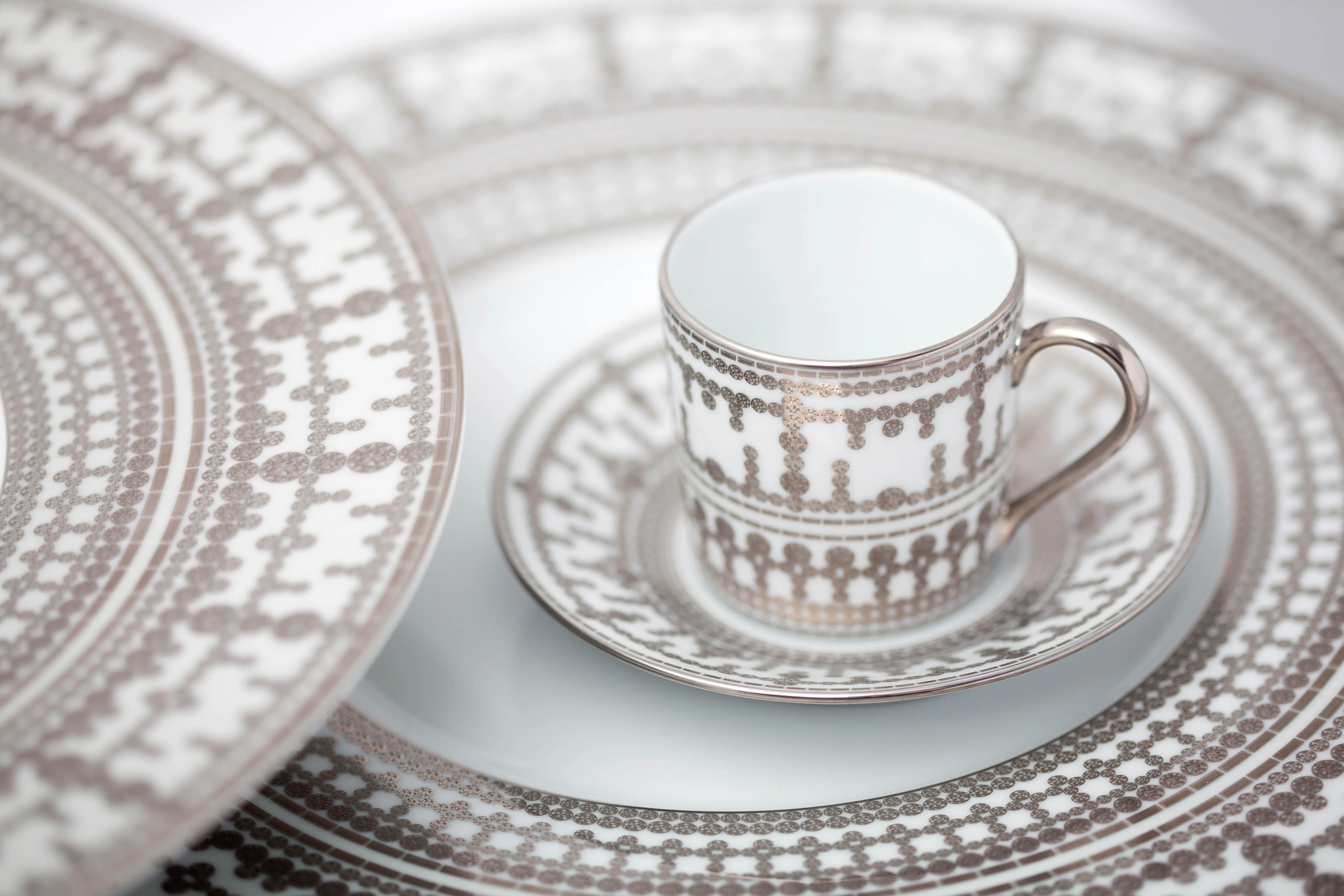 Set of 2 Bread and Butter Plates Tiara white platinum