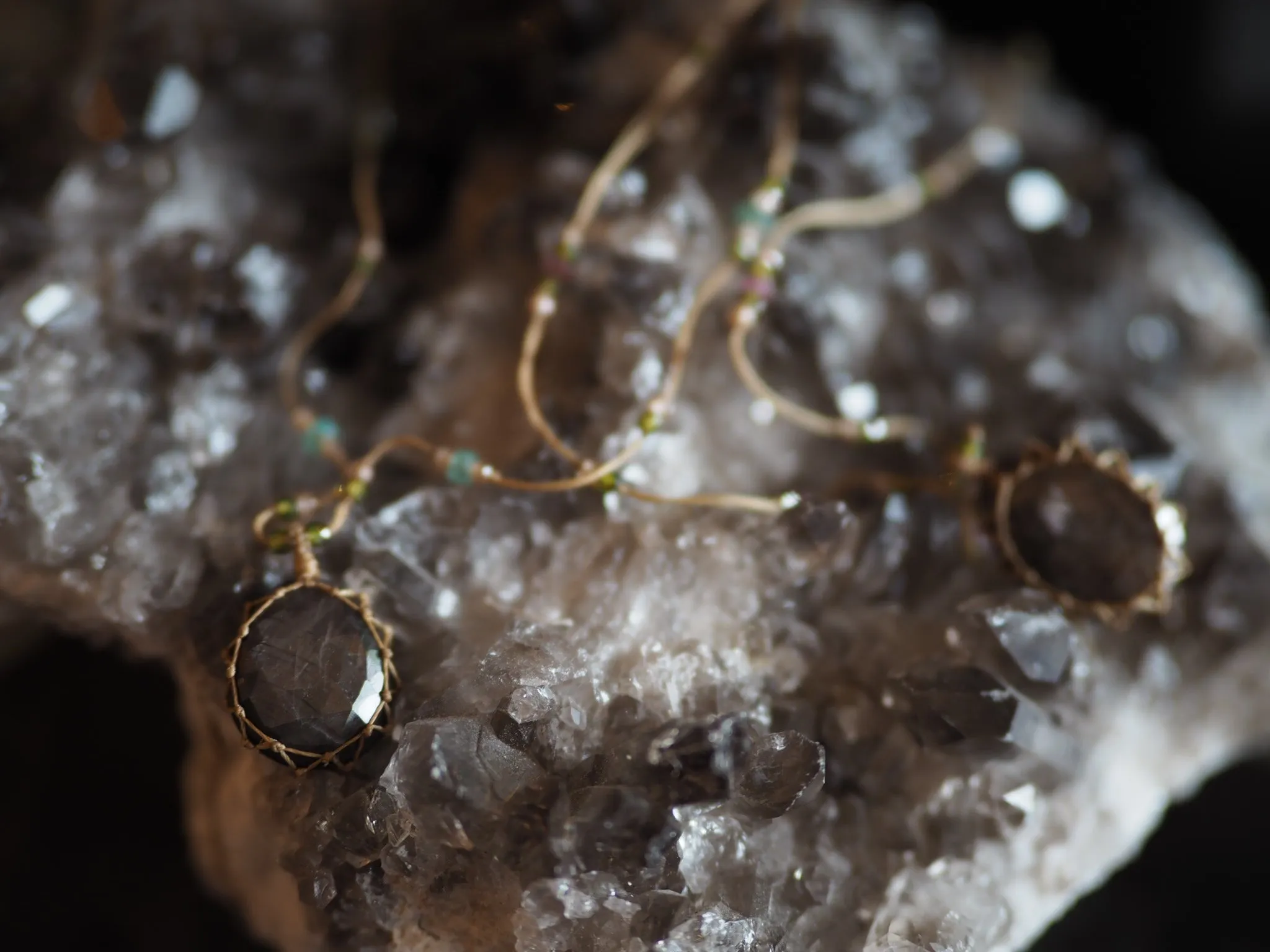 Short Tibetan Necklace - Corrundum grey Sapphire