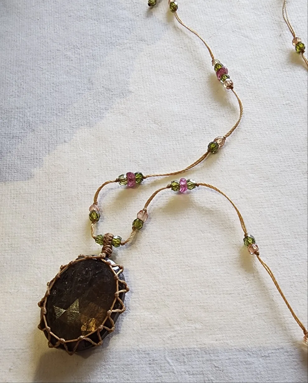 Short Tibetan Necklace - Corrundum grey Sapphire