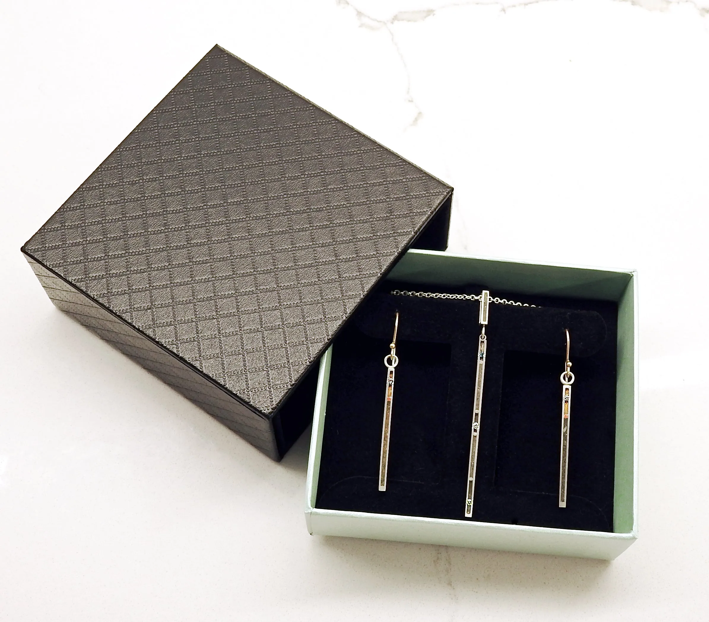 Sliver limestone inlay with diamonds