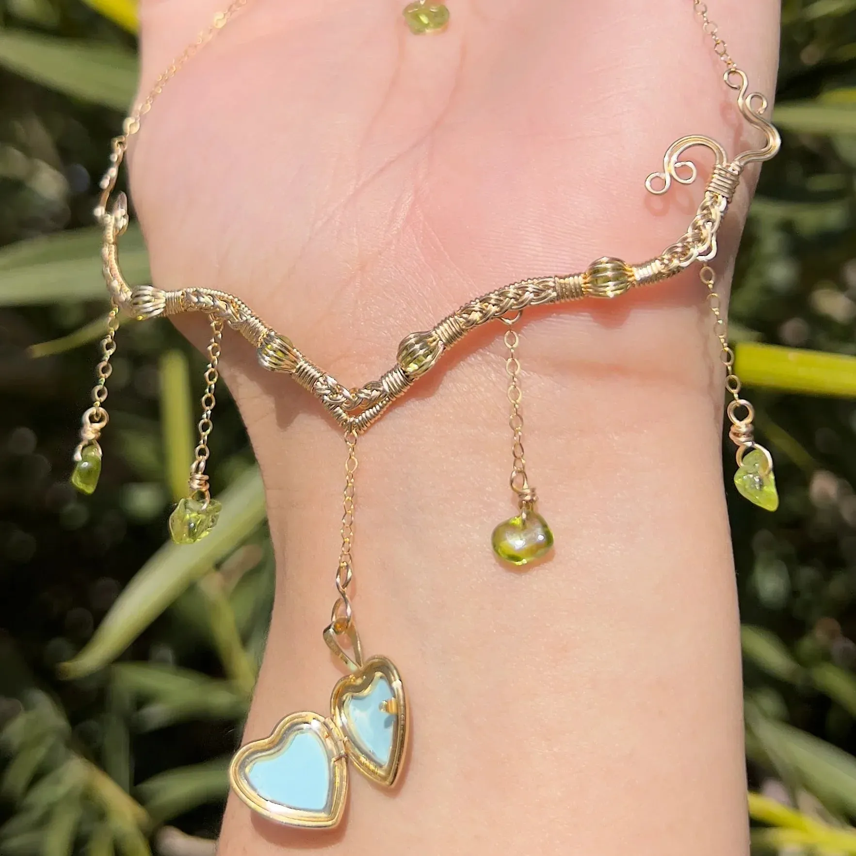 The Eternal Astraea Lovers Locket in Peridot 14K Yellow Gold ✵